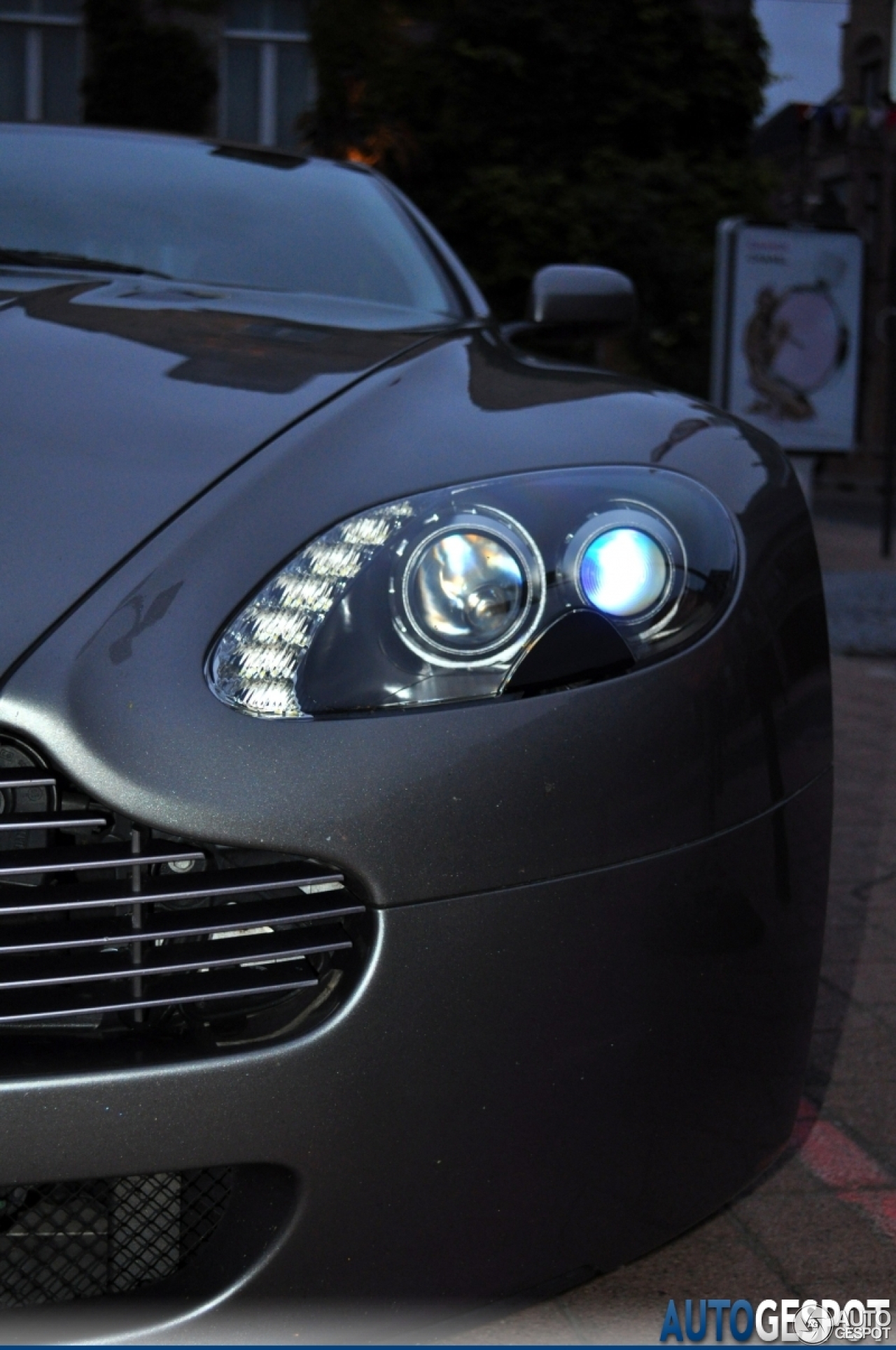 Aston Martin V8 Vantage