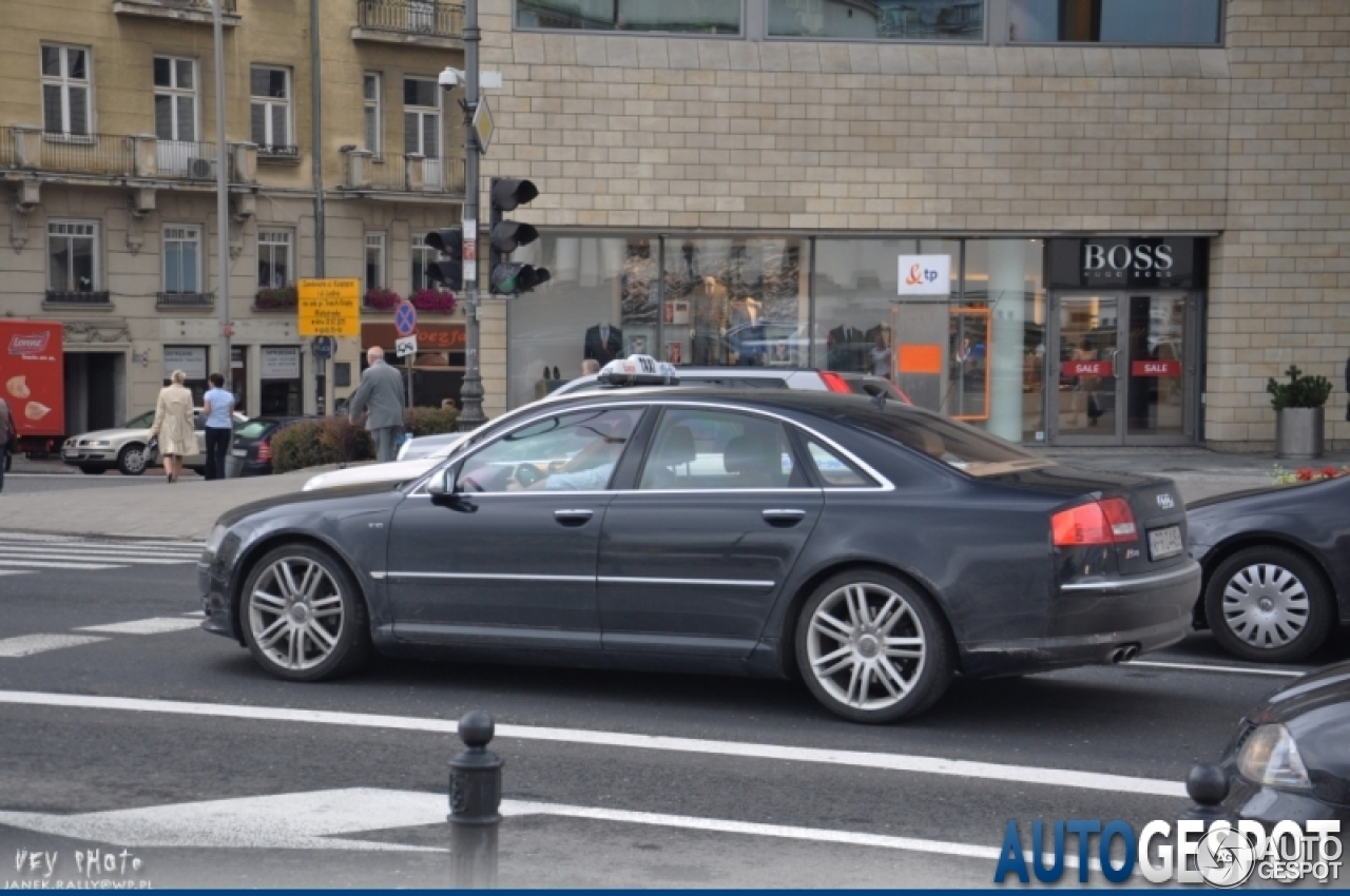 Audi S8 D3