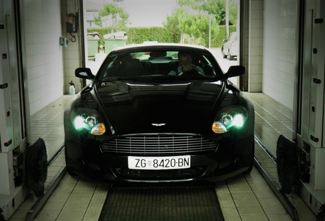 Aston Martin DB9