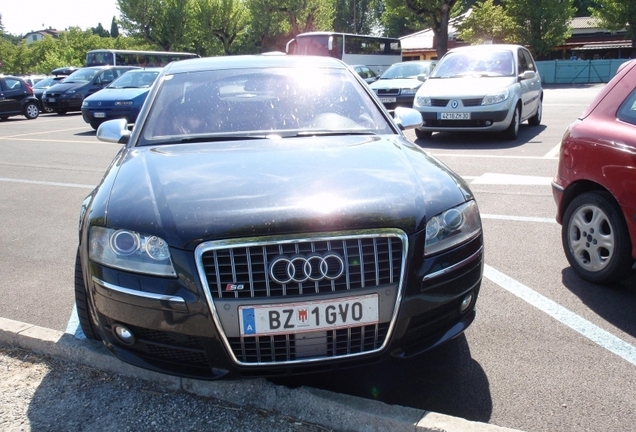 Audi S8 D3