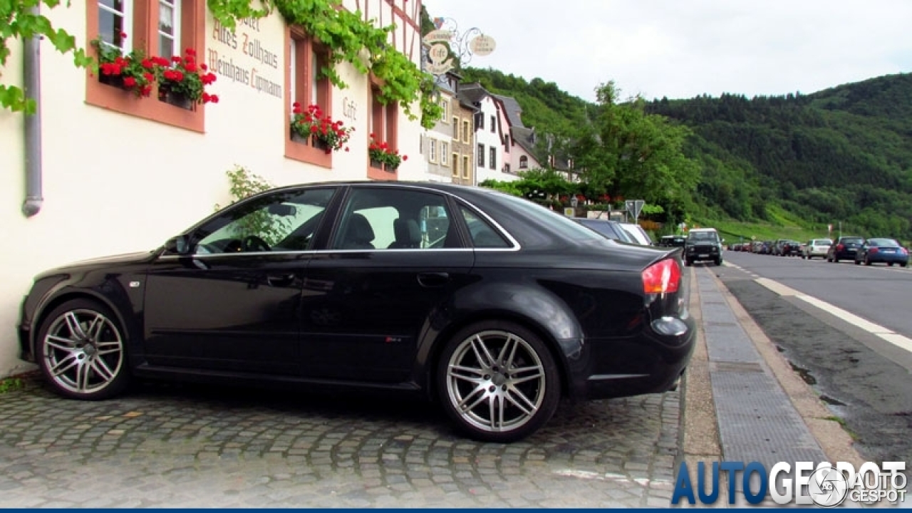 Audi RS4 Sedan