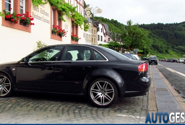 Audi RS4 Sedan