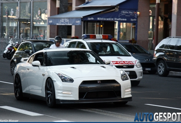 Nissan GT-R 2011