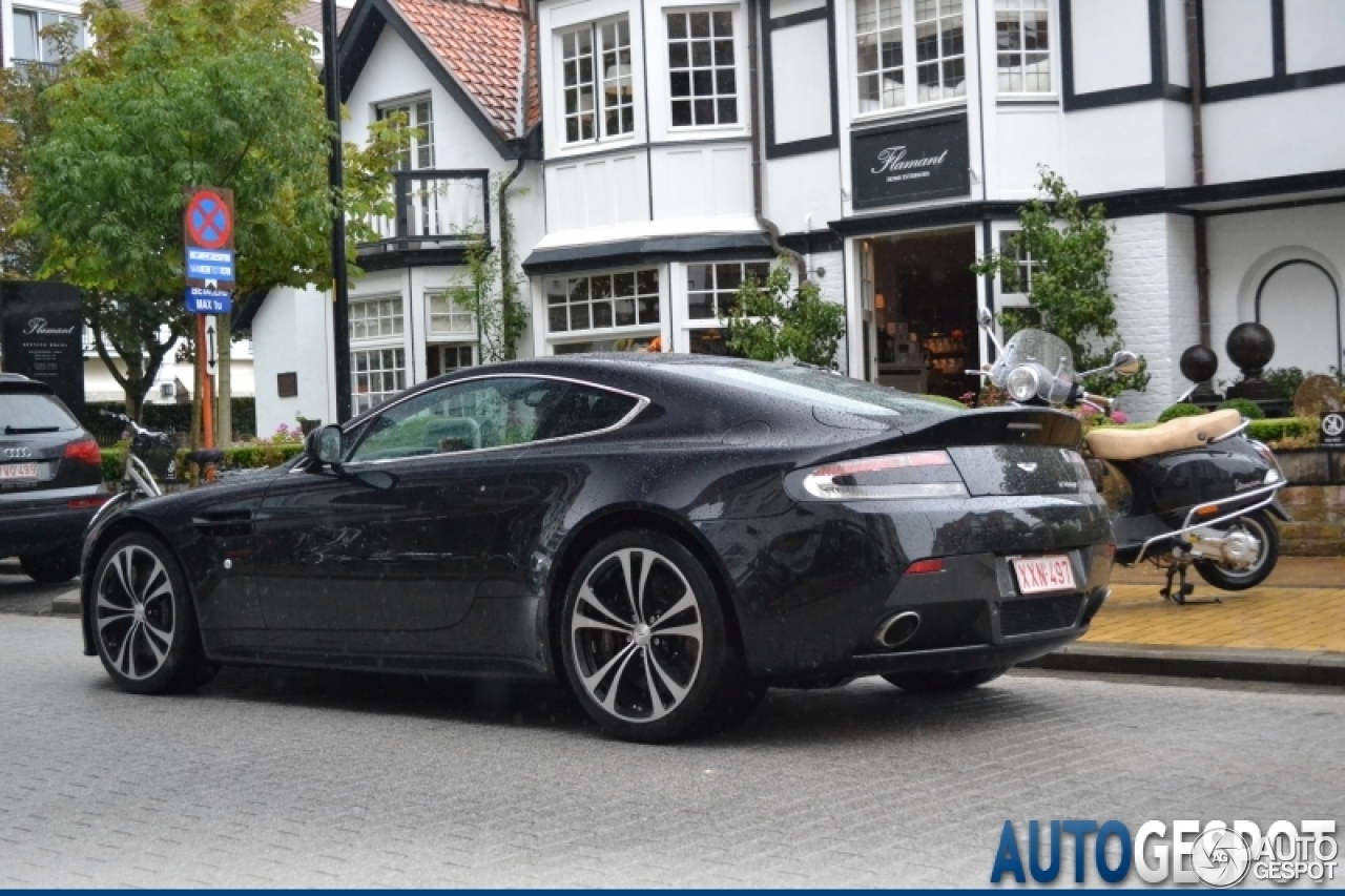 Aston Martin V12 Vantage Carbon Black Edition