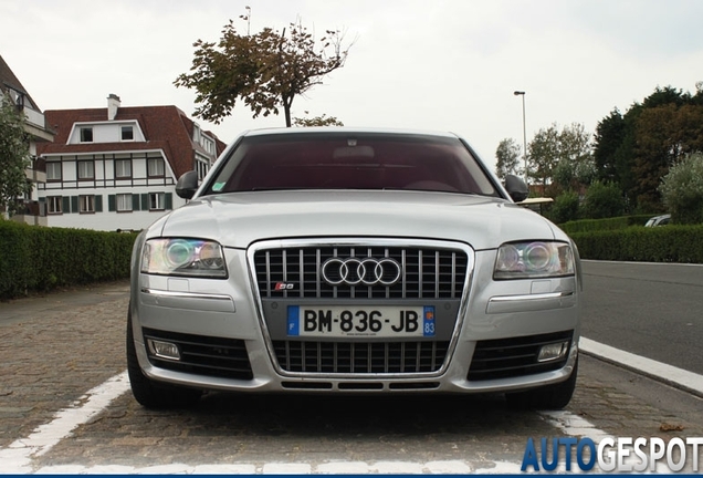 Audi S8 D3