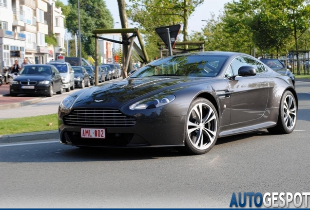 Aston Martin V12 Vantage