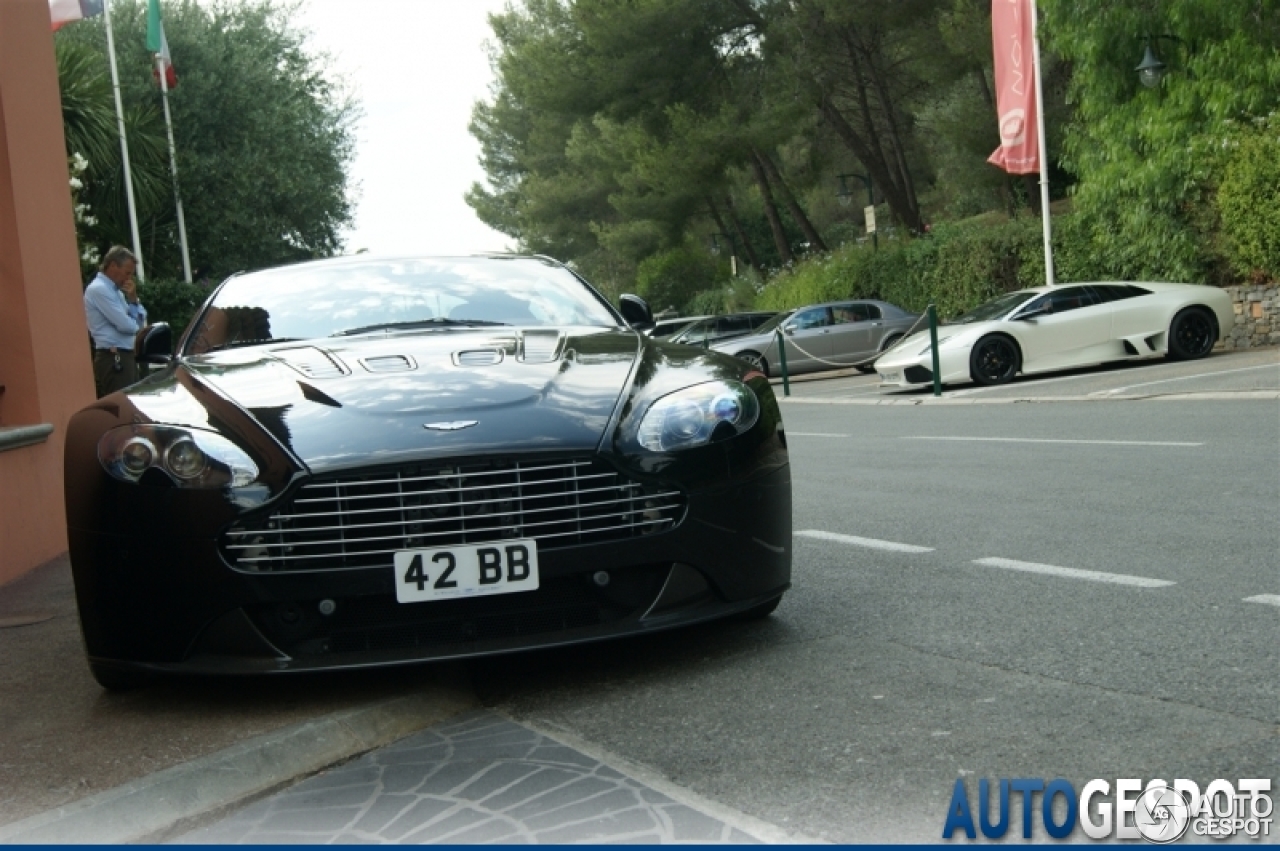 Aston Martin V12 Vantage Carbon Black Edition