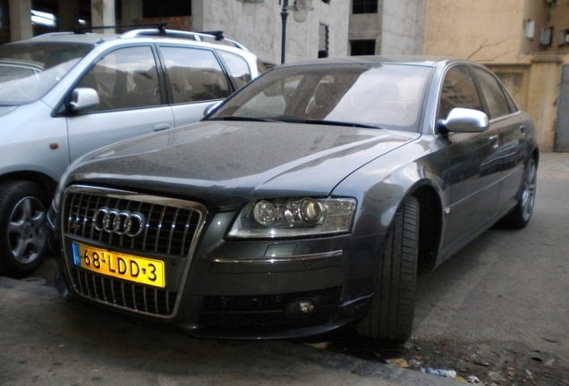 Audi S8 D3