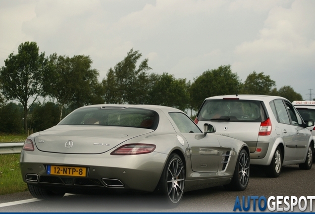 Mercedes-Benz SLS AMG