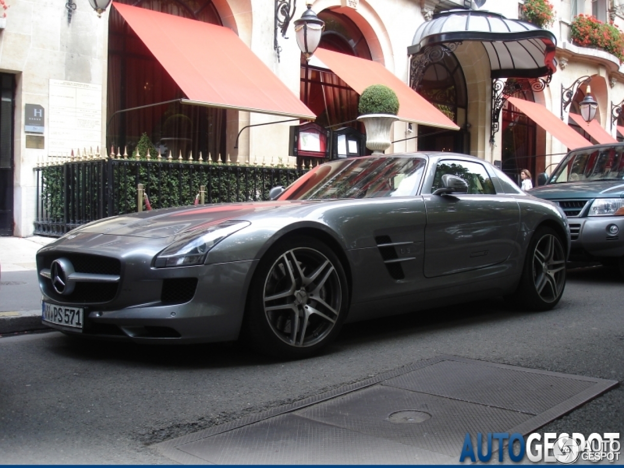 Mercedes-Benz SLS AMG