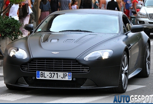 Aston Martin V12 Vantage