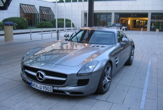 Mercedes-Benz SLS AMG