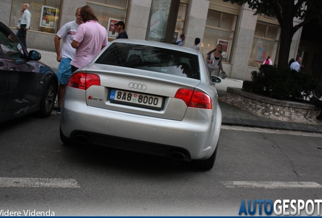 Audi RS4 Sedan