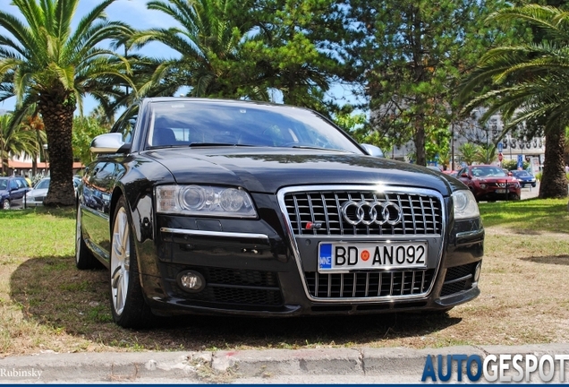 Audi S8 D3