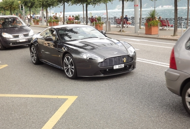 Aston Martin V12 Vantage