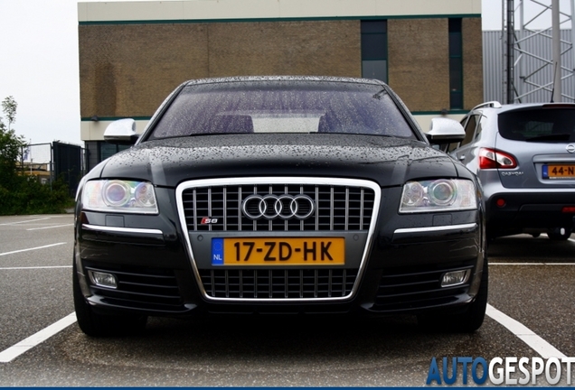 Audi S8 D3