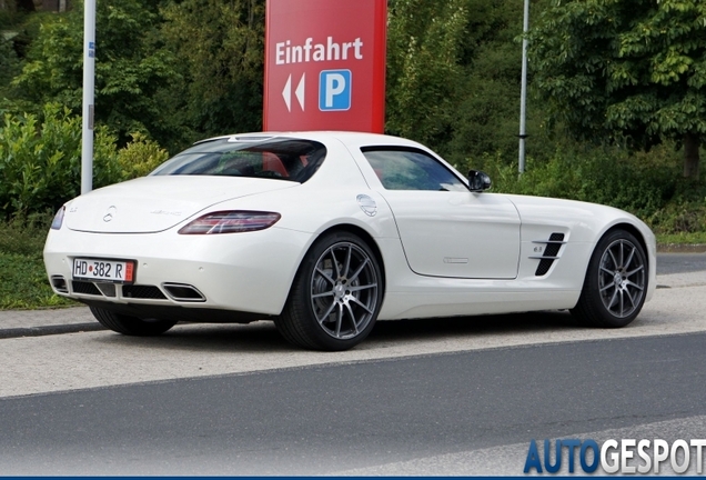 Mercedes-Benz SLS AMG