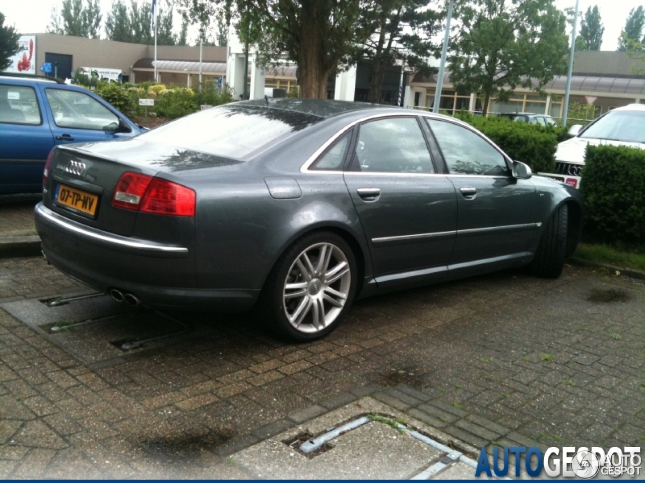 Audi S8 D3