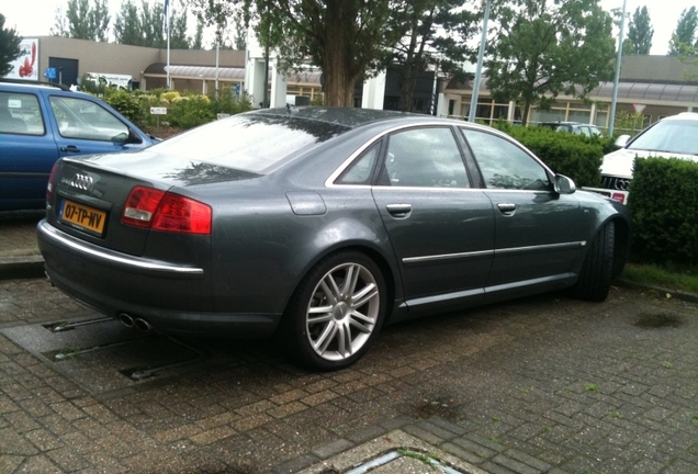 Audi S8 D3