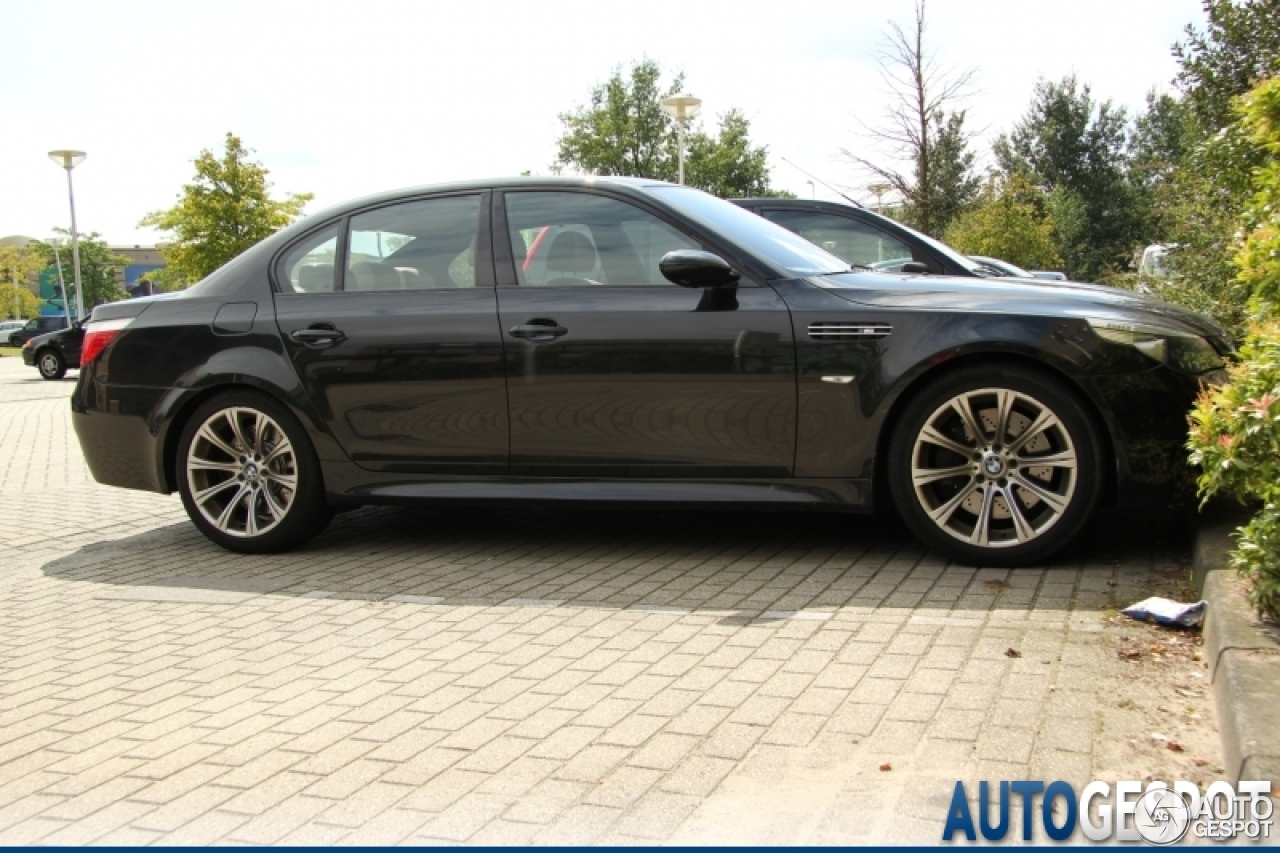 BMW M5 E60 2005