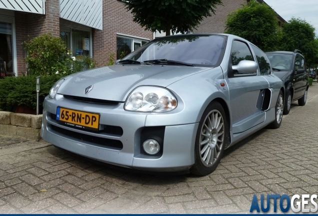 Renault Clio V6