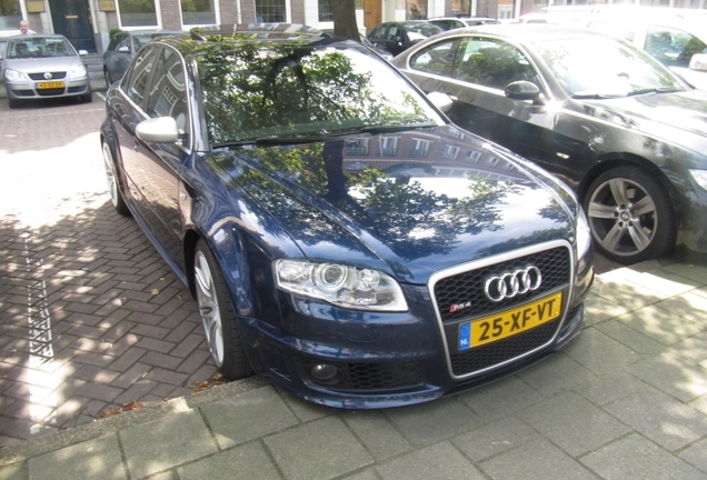 Audi RS4 Sedan