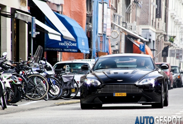 Aston Martin V12 Vantage