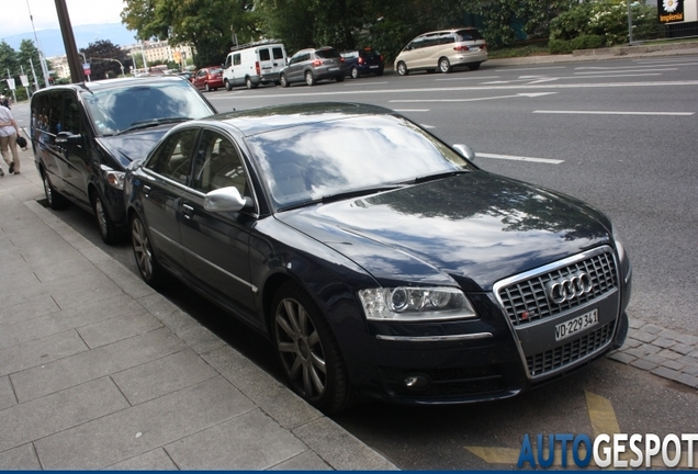 Audi S8 D3