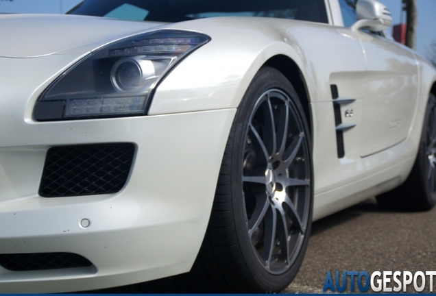 Mercedes-Benz SLS AMG