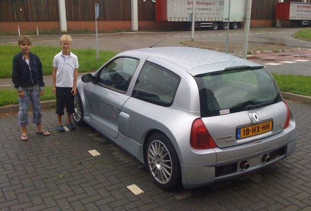 Renault Clio V6