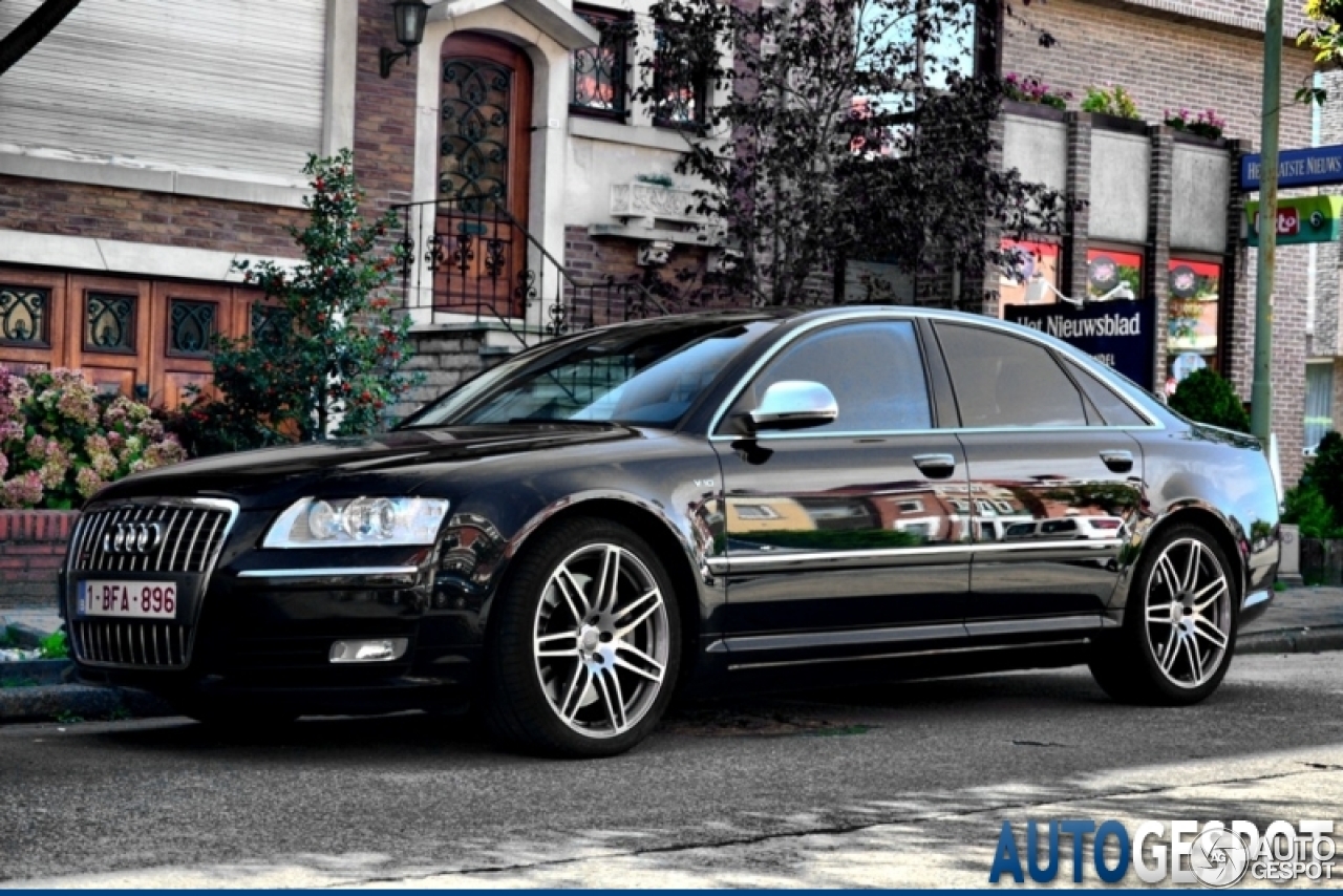 Audi S8 D3