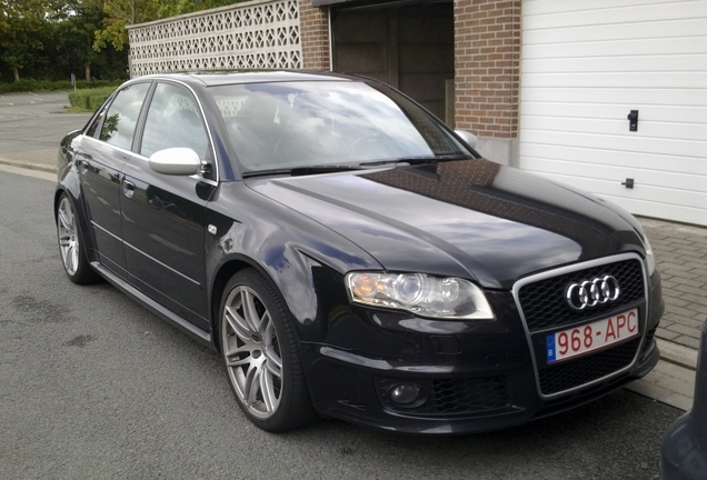 Audi RS4 Sedan