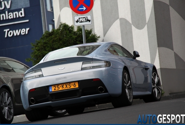 Aston Martin V12 Vantage