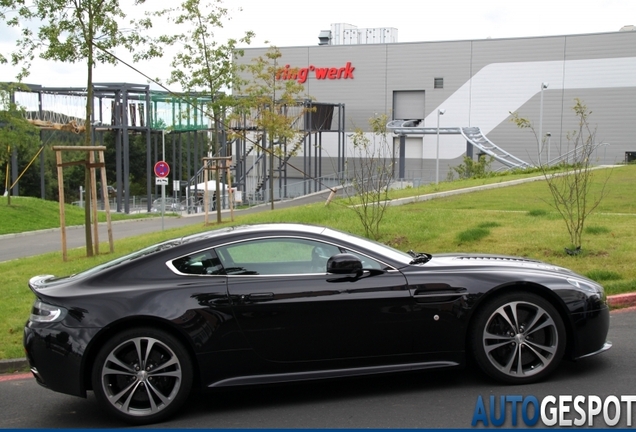 Aston Martin V12 Vantage Carbon Black Edition