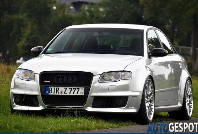 Audi RS4 Sedan