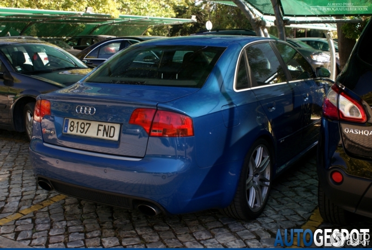 Audi RS4 Sedan