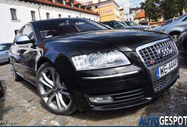 Audi S8 D3