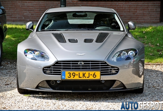 Aston Martin V12 Vantage