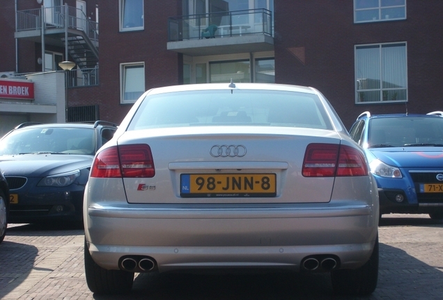 Audi S8 D3