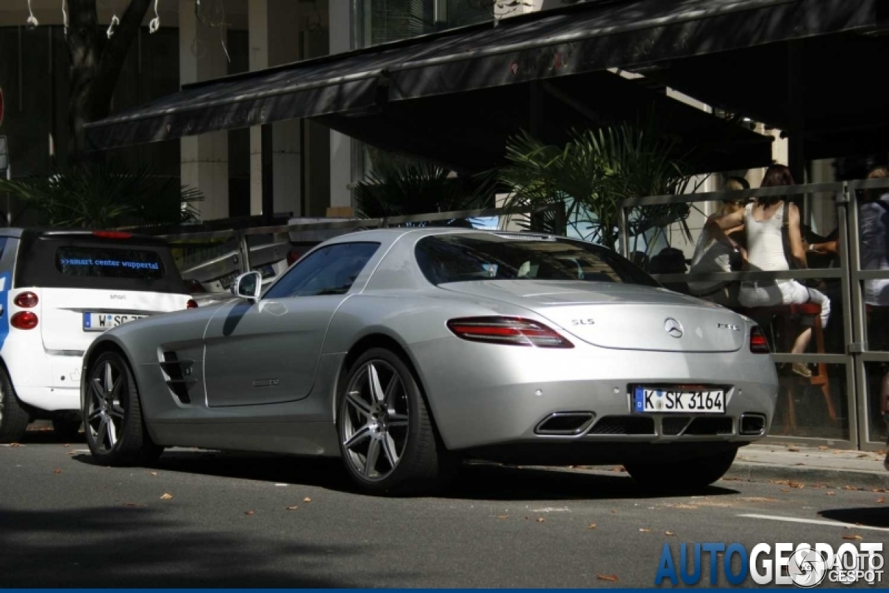 Mercedes-Benz SLS AMG