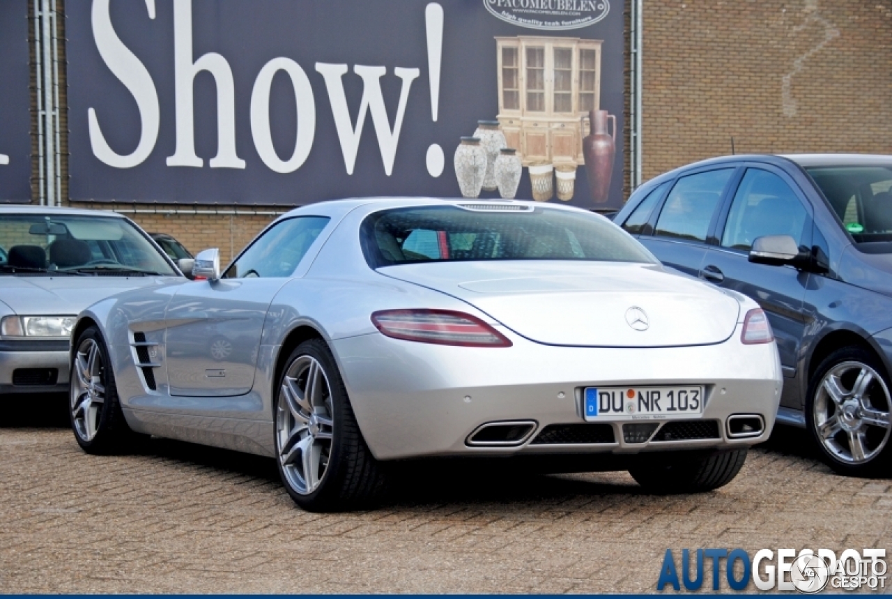 Mercedes-Benz SLS AMG