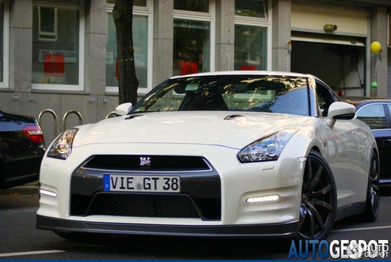 Nissan GT-R 2011