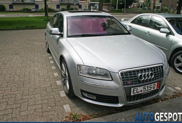 Audi S8 D3