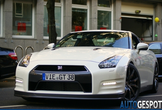 Nissan GT-R 2011