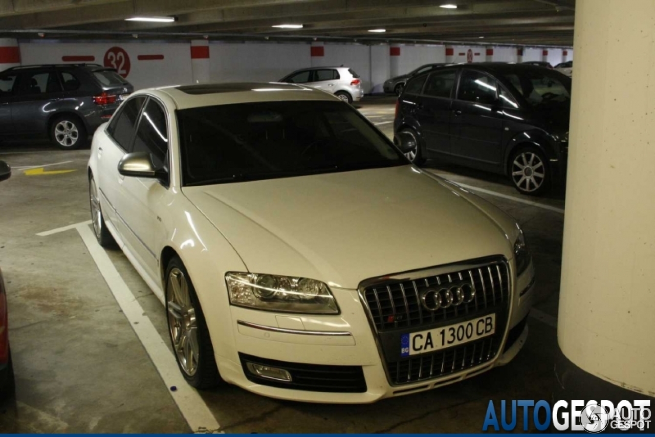 Audi S8 D3