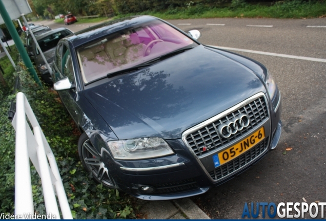 Audi S8 D3