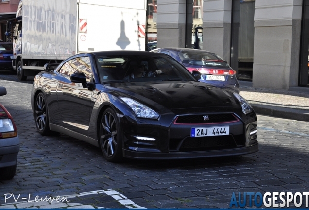 Nissan GT-R 2011