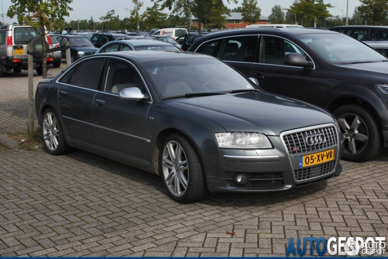 Audi S8 D3