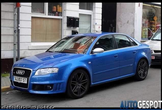 Audi RS4 Sedan