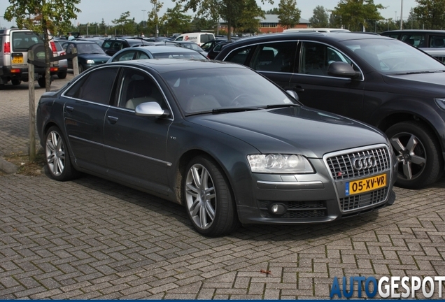 Audi S8 D3